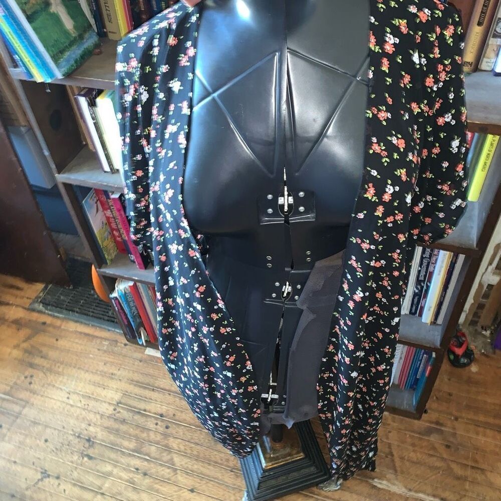 Torrid red & white flower black semi sheer 0/1x kimono